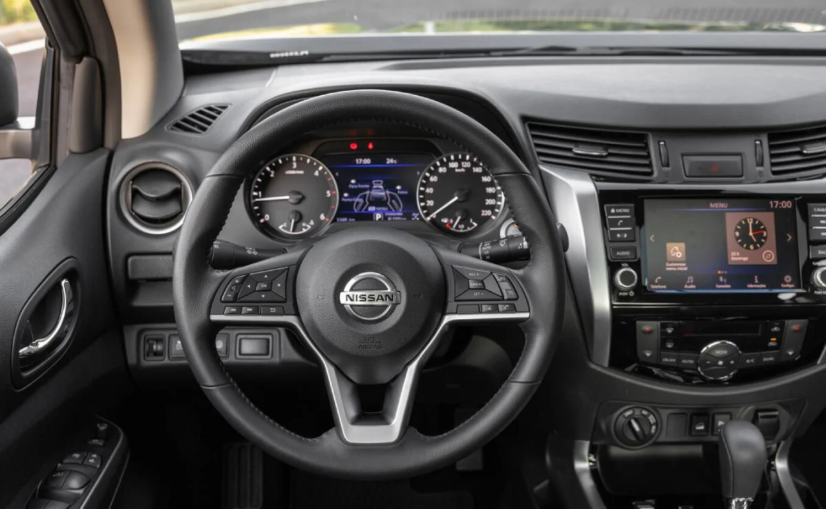 Nissan baja el precio de la Frontier para superar a Toyota Hilux: ¿cuánto cuesta ahora? 4 Interior Nissan Frontier