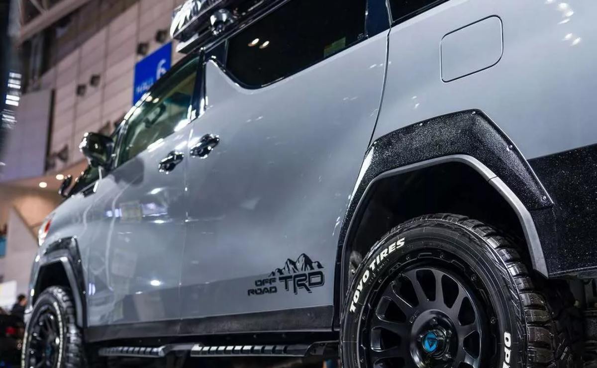 Toyota Alphard, la minivan única