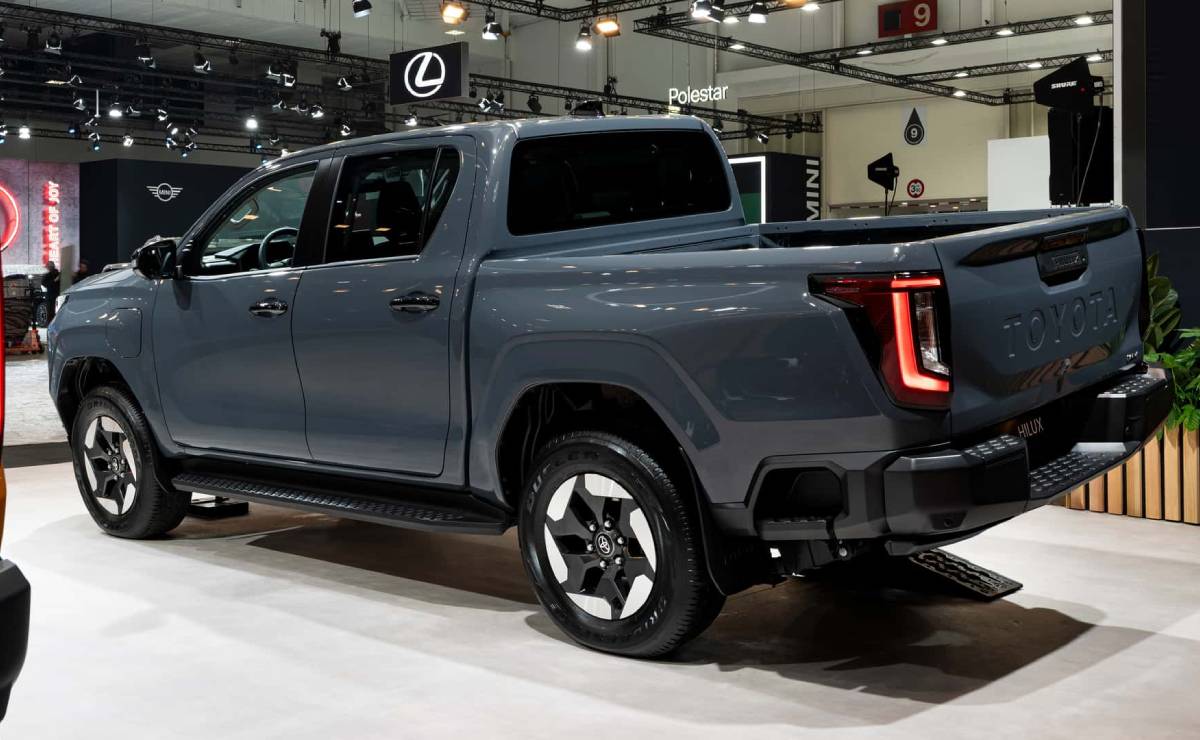 Toyota Hilux BEV pick up 1