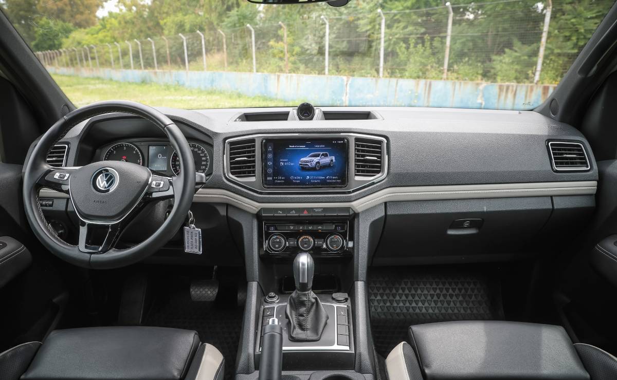 Volkswagen Amarok interior 1