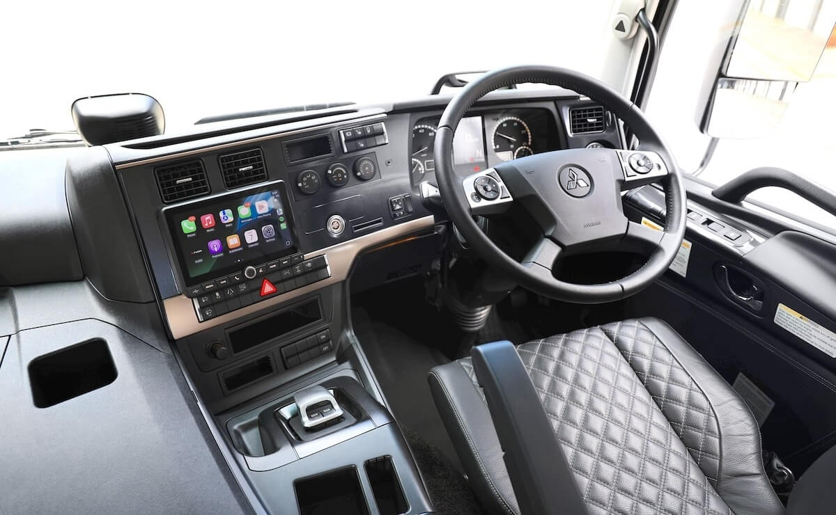 FUSO Shogun interior