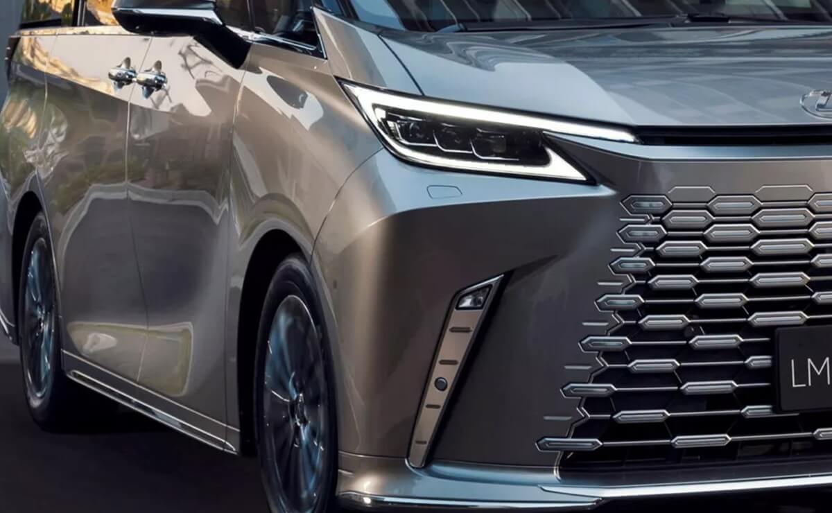 Lexus y la renovada minivan LM500h