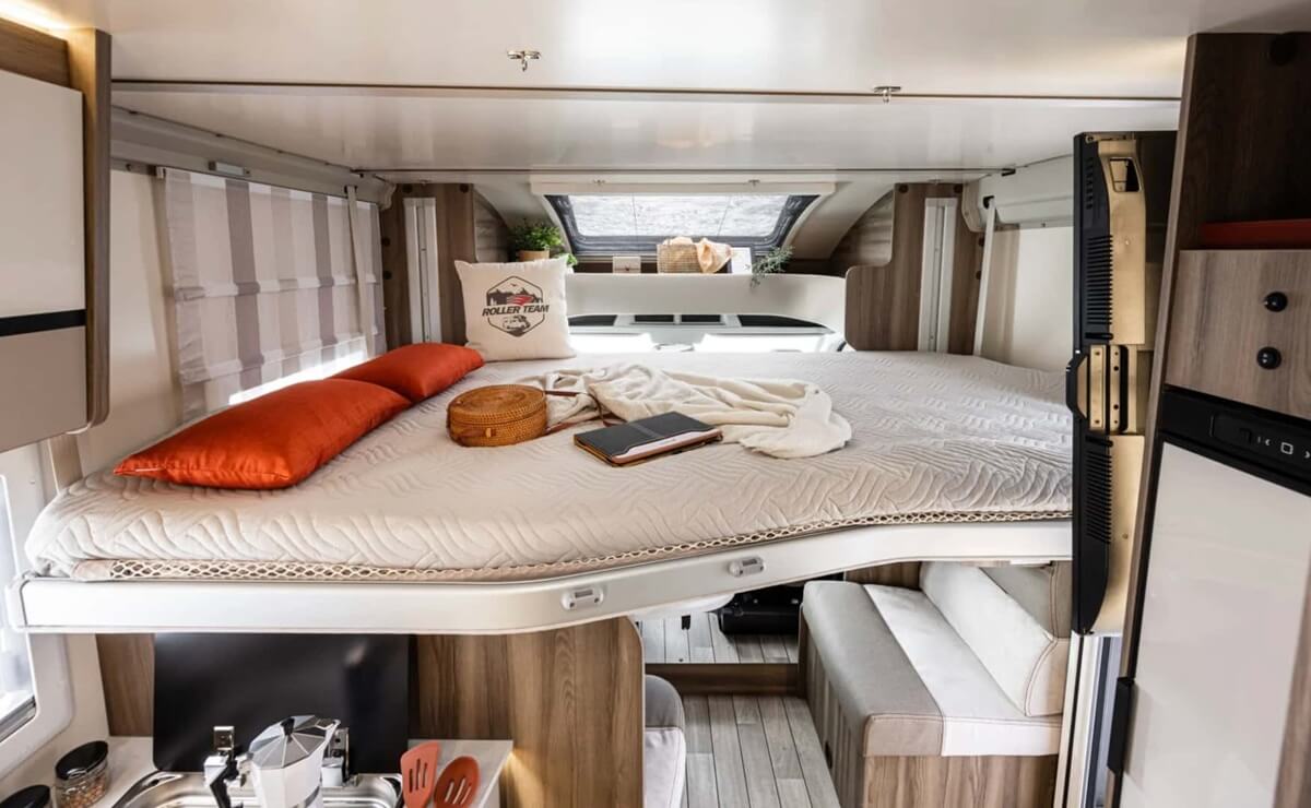 Roller Team Kronos 287 TL interior