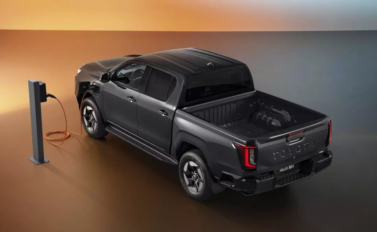 Toyota Hilux BEV perfil