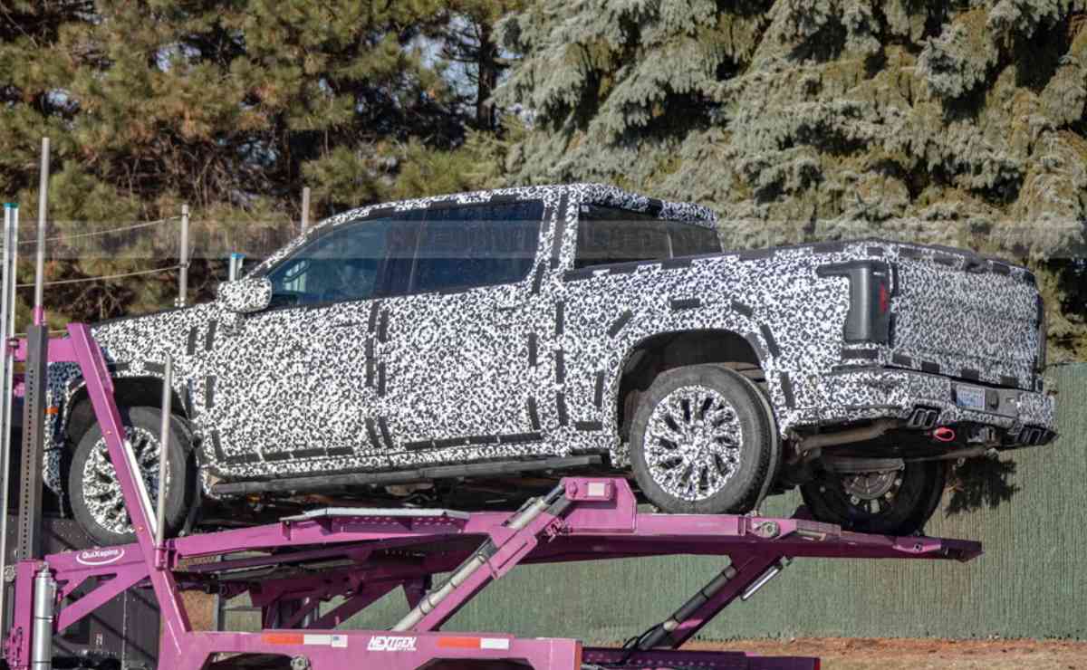 Motor V8 y 360 CV: Chevrolet ya prueba su nueva pick up para complicar a la Ford F-150 6 Chevrolet Silverado 2027