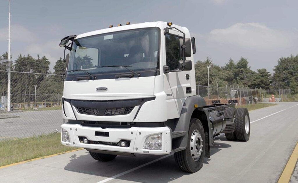 Freightliner FL 360: este camión suma nueva versiones con más ...