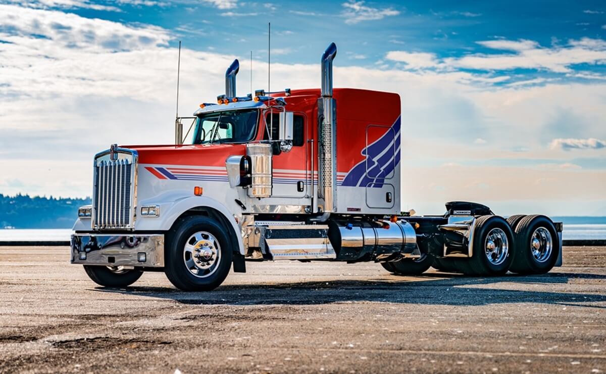Kenworth W900L