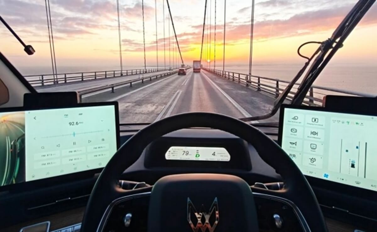 Windrose Global E700 interior