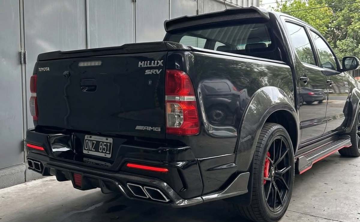 ¿Una Toyota Hilux AMG?: La versión inédita de la pick up más vendida que rompe todos los esquemas 8 toyota hilux amg 1