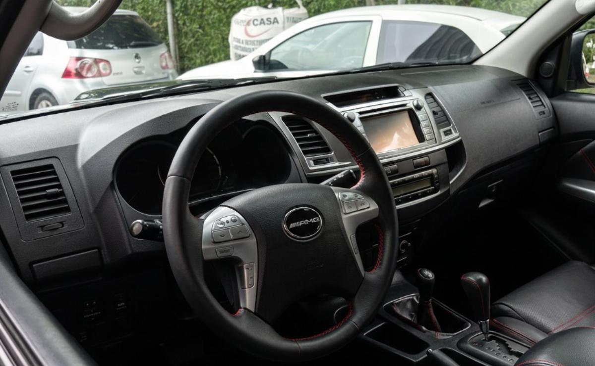 ¿Una Toyota Hilux AMG?: La versión inédita de la pick up más vendida que rompe todos los esquemas 6 toyota hilux amg 2