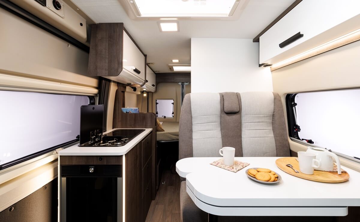 Benivan 100: la van para 4 personas, equipamiento de primer nivel y buen precio 4 Benivan 100 habitaculo
