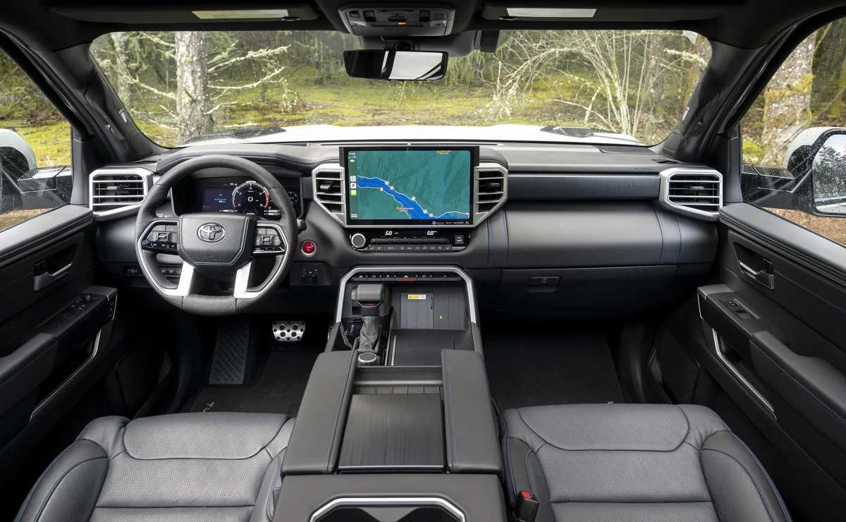 La Toyota Tundra es ahora más barata: ¿cuál es el nuevo precio de la pick up? 3 Toyota Tundra interior