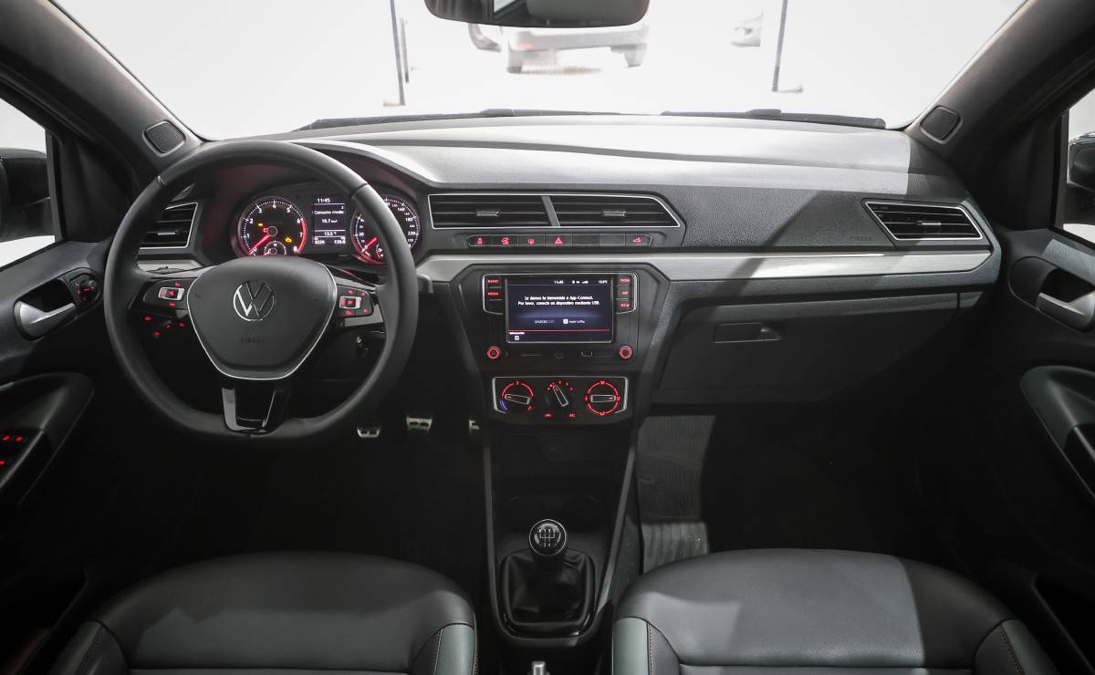 Volkswagen bajó el precio de la Saveiro: ¿cuánto vale ahora la pick up? 4 Volkswagen Saveiro interior