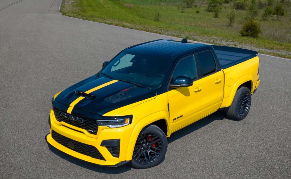RAM resucita una leyenda V8 con 780 CV: así es la nueva pick up deportiva de la marca 7 ram 1500 rumble bee 1