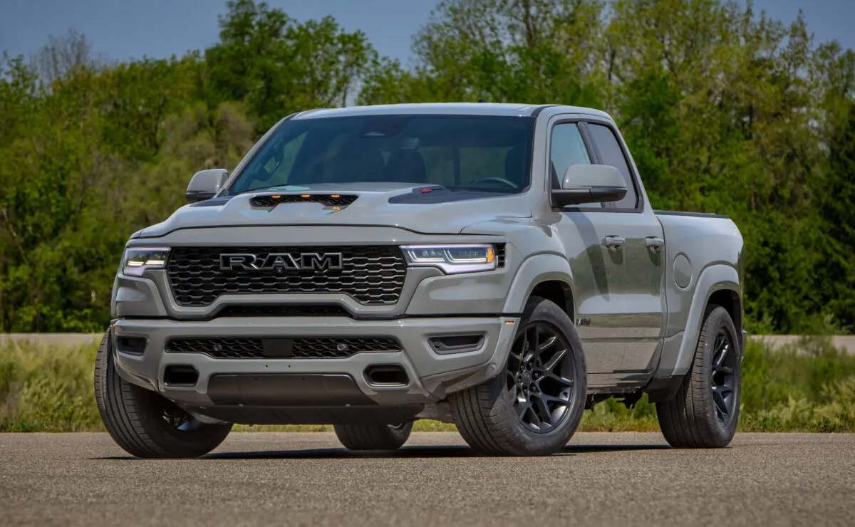 RAM resucita una leyenda V8 con 780 CV: así es la nueva pick up deportiva de la marca 5 ram 1500 rumble bee