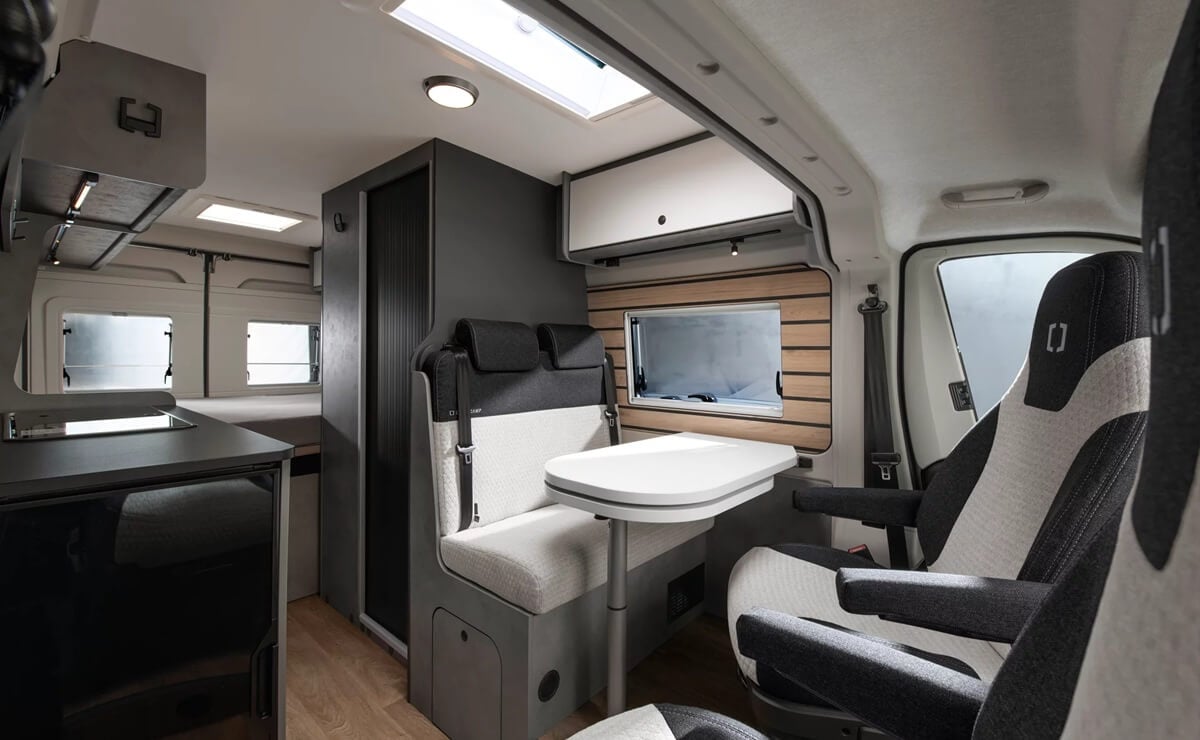 Base de Peugeot Boxer y 5 versiones: la nueva camper pensada para todo público 2 Crosscamp ELMNT interior
