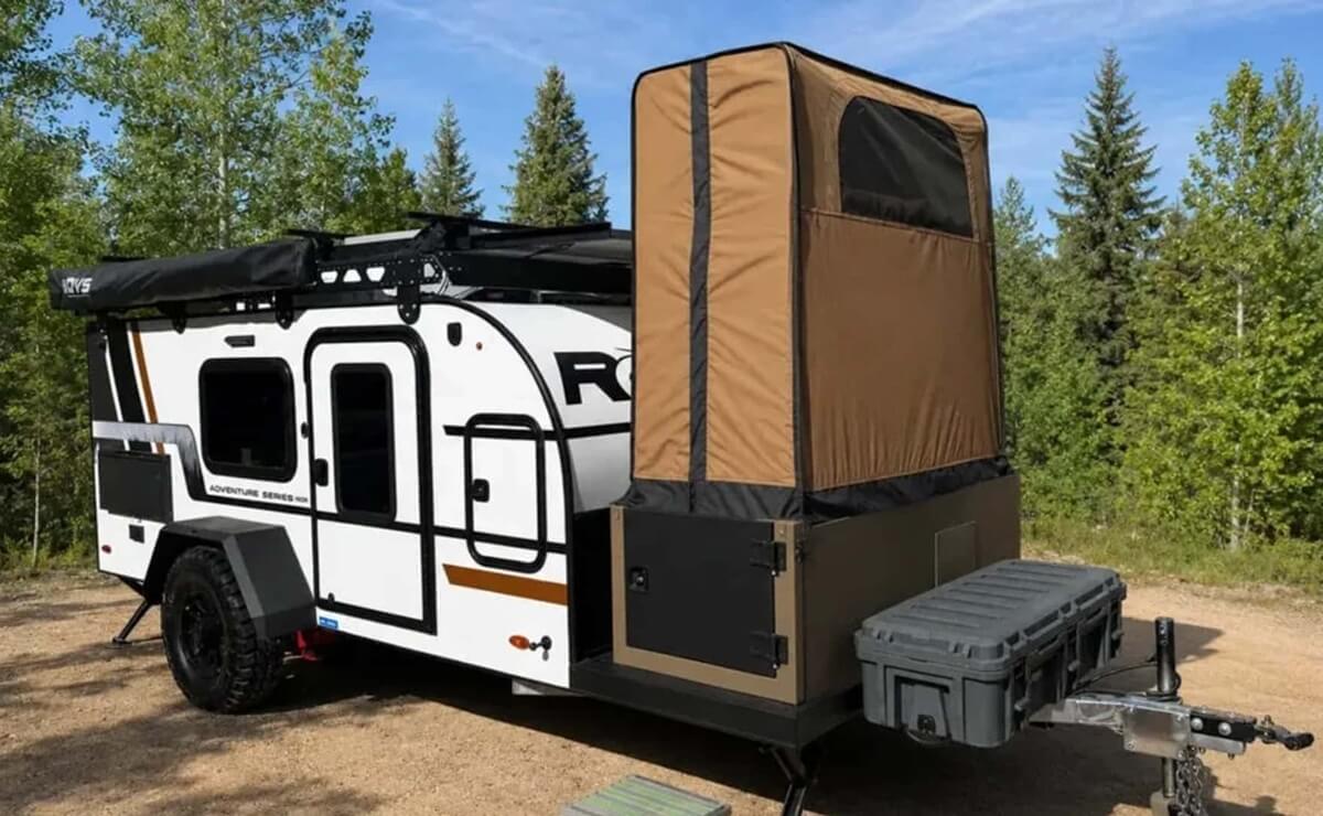 Esta autocaravana cuesta menos de 35000 dólares y es muy completa: ¿la mejor del segmento? 1 Encore RV ROG 12RK-FB, la autocaravana económica