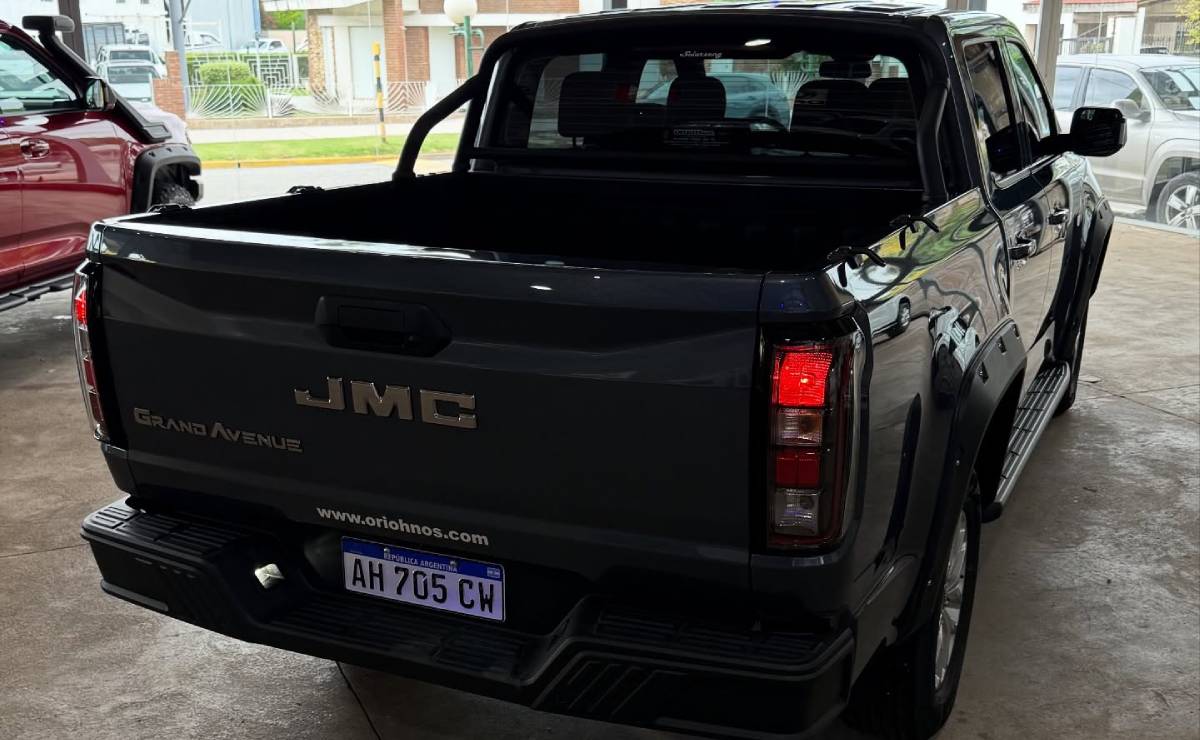 JMC Grand Avenue parte trasera