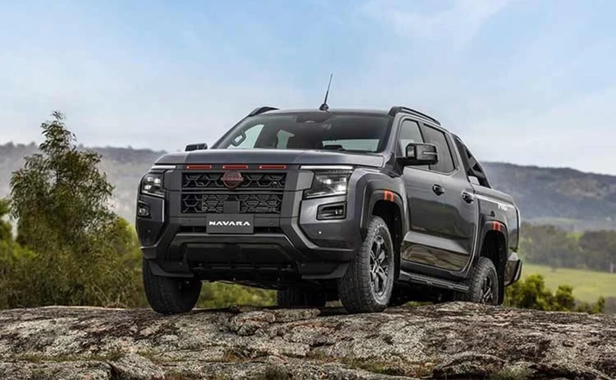 Nissan lanzó una renovada pick up mediana: ¿es superior a Frontier? 3 Nissan Navara frontal