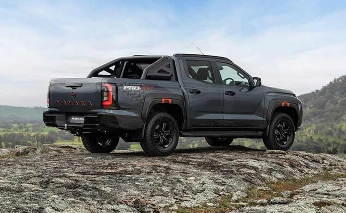 Nissan lanzó una renovada pick up mediana: ¿es superior a Frontier? 2 Nissan Navara perfil