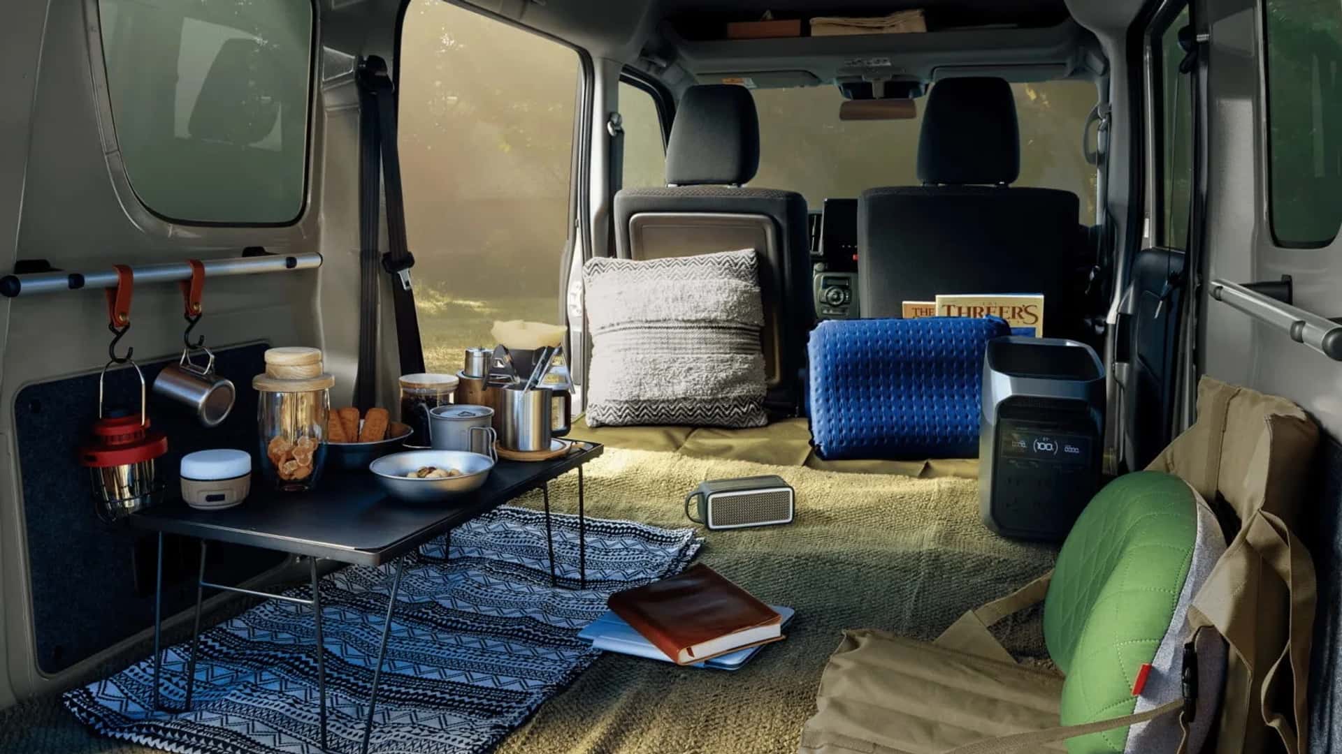 Suzuki Every, la camper más barata para dos personas: cuesta menos de 14000 dólares 2 Suzuki Every interior