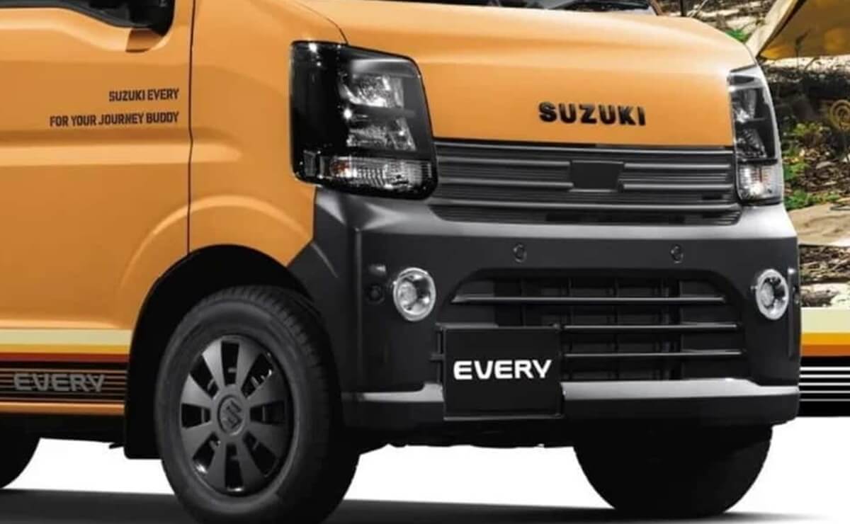 Suzuki Every, la camper más barata para dos personas: cuesta menos de 14000 dólares 1 Suzuki Every, la furgoneta para dos personas más económica