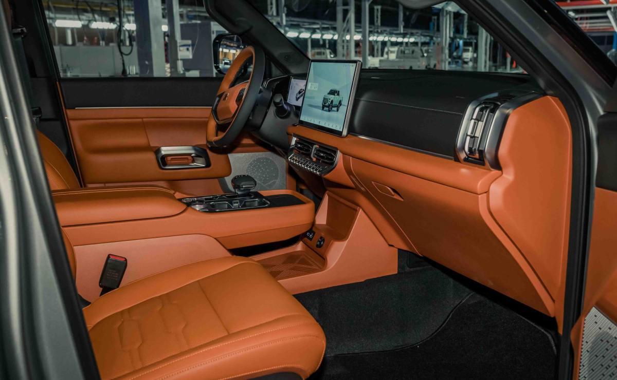 Esta pick up tiene base de Nissan Frontier, más de 400 CV y 1.000 km de autonomía: en qué se destaca y donde se ofrece 7 santana 400 phev 3