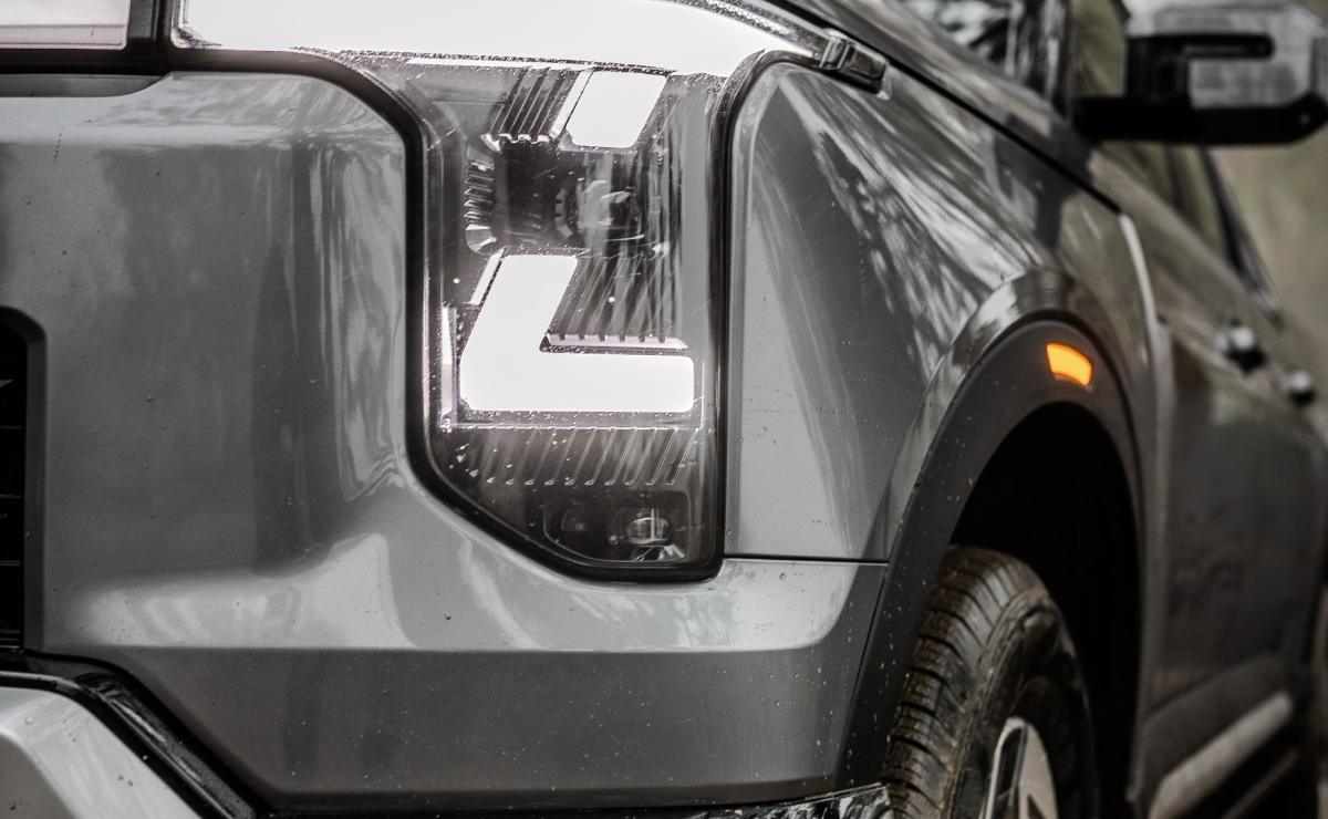 Esta pick up tiene base de Nissan Frontier, más de 400 CV y 1.000 km de autonomía: en qué se destaca y donde se ofrece 8 santana 400 phev
