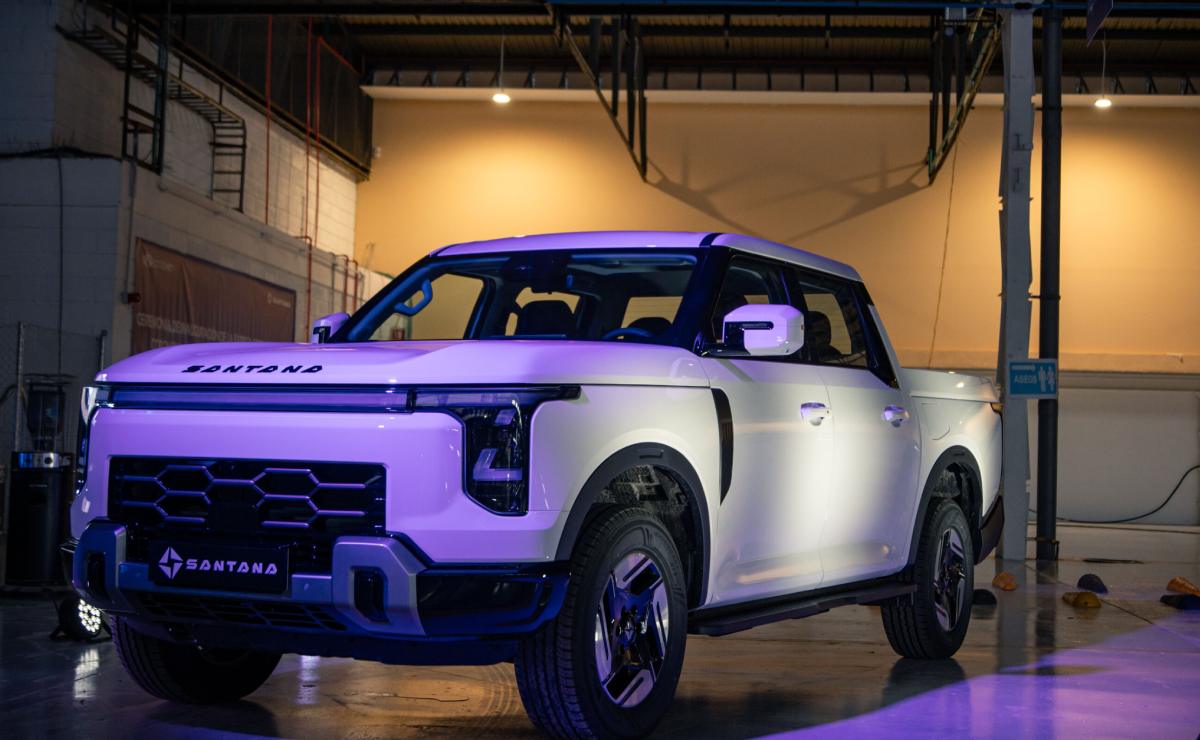 Esta pick up tiene base de Nissan Frontier, más de 400 CV y 1.000 km de autonomía: en qué se destaca y donde se ofrece 5 santsana 400 phev