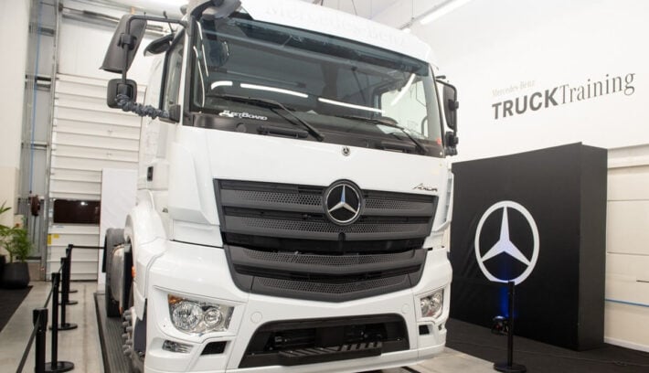 Mercedes-Benz diálogos