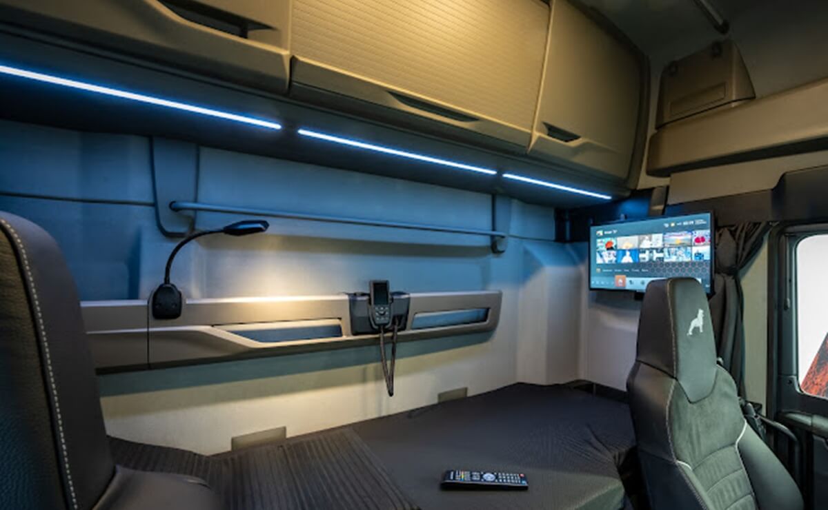 MAN TGX Truckers Edition interior