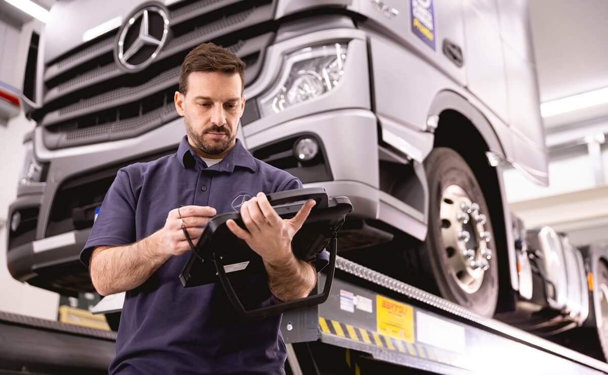 ¿Cómo tener tu camión Mercedes-Benz siempre listo? 2 Mercedes Benz Camiones y Buses Mantenimiento 3