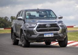 Toyota Hilux precios