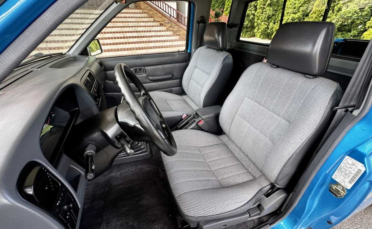 Motor V6, 4x4 y más: la pick up de Nissan de hace 31 años que se subasta 4 nissan hardbody 19954