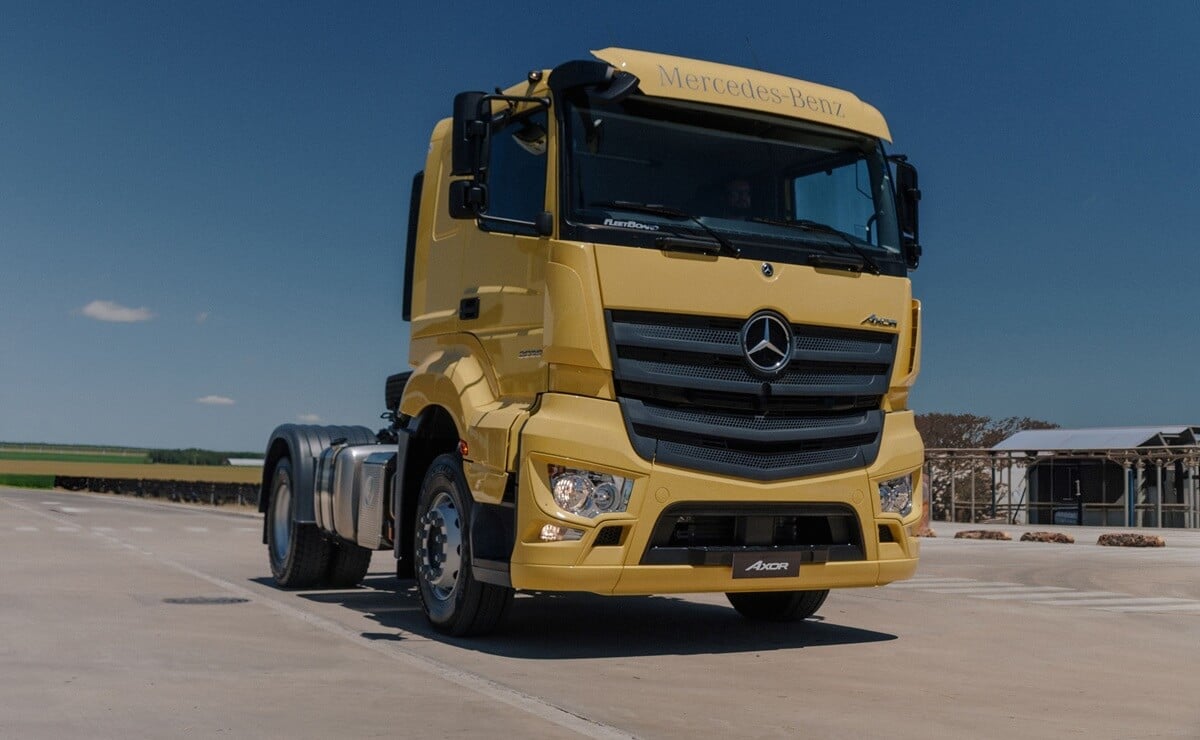 Zafra 2026: el respaldo de Mercedes-Benz Camiones y Buses a la producción azucarera 1 Mercedes-Benz Camiones y Buses y dos de sus modelos