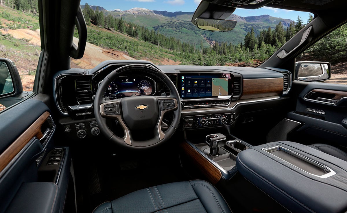 Chevrolet y su pick up superior a S10: versiones y precios de la gran rival de Ford y Toyota 3 Chevrolet Silverado interior