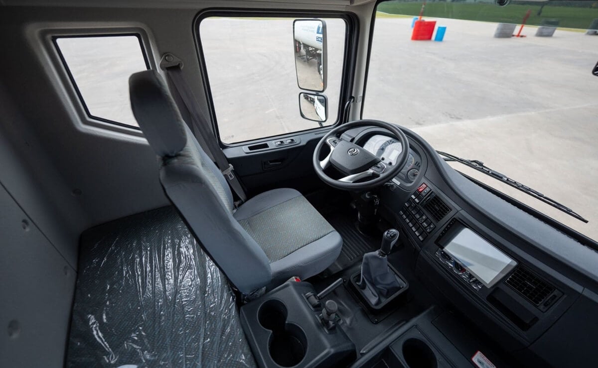 Dongfeng 1830 Tractor: así es el nuevo camión para la logística y el transporte de granos 2 Dongfeng 1830 TRACTOR interior