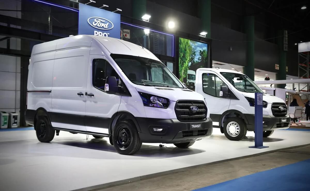 Dos modelos de Ford Pro
