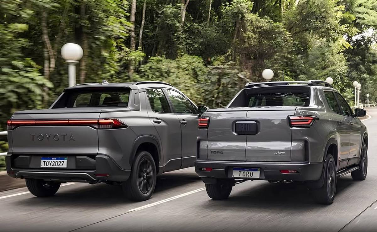 Toyota y su nueva pick up más compacta que Hilux, pero más potente: ¿cuándo llega? 3 La nueva pick up de Toyota contra una Fiat Toro