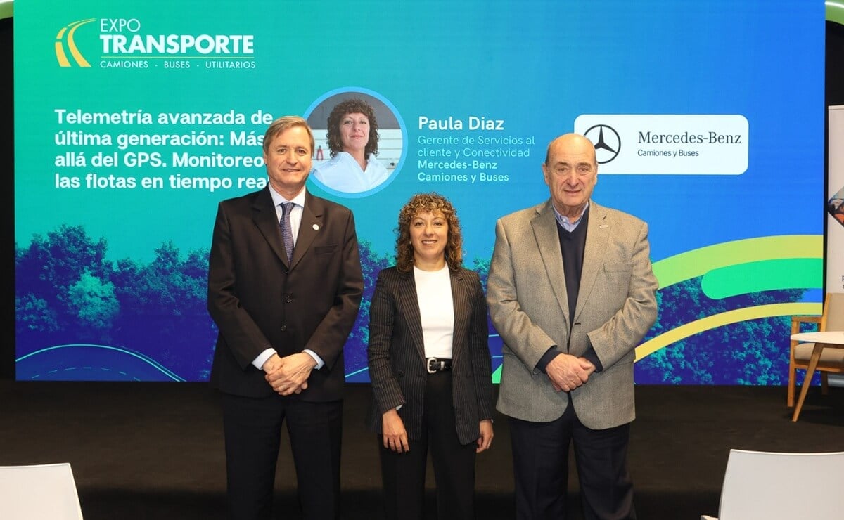 Paula Diaz junto a autoridades de FADEEAC y FPT 2