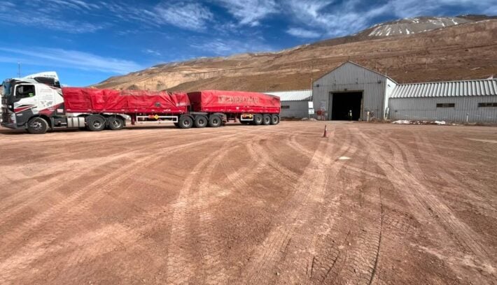 Volvo FH 540 6x4 en una prueba