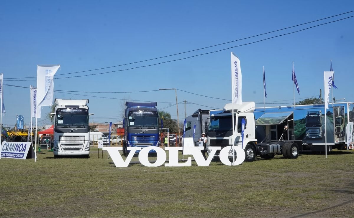 Caminoa y Volvo Trucks brillaron en Expo Agrosur 2026 y presentaron dos camiones 2 Volvo y Caminoa en la