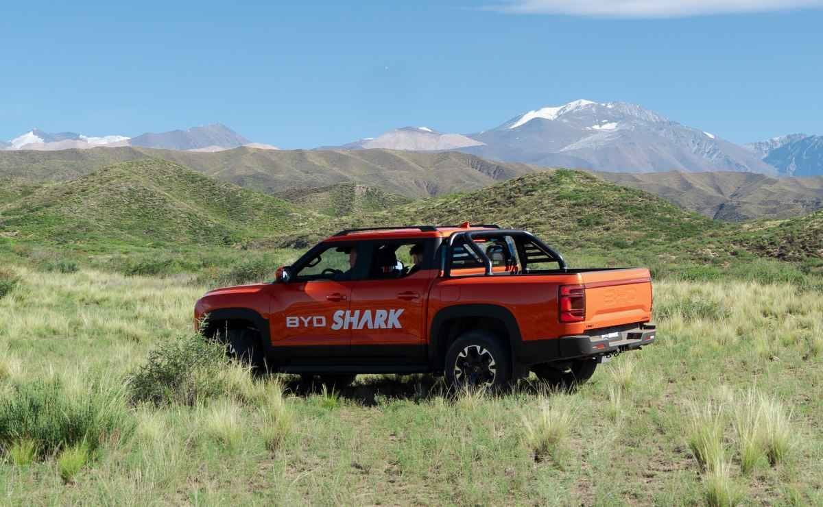 BYD ya lanzó la nueva Shark con 437 CV, tracción 4x4 y más para superar a Toyota Hilux 2 byd shark3