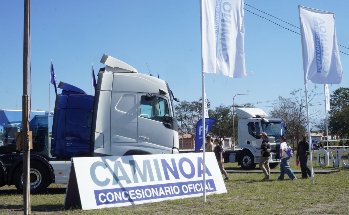 Caminoa y Volvo Trucks brillaron en Expo Agrosur 2026 y presentaron dos camiones 1 Caminoa y Volvo Trucks