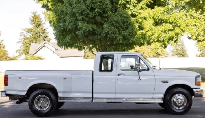 Una Ford F-350 de hace más de 30 años