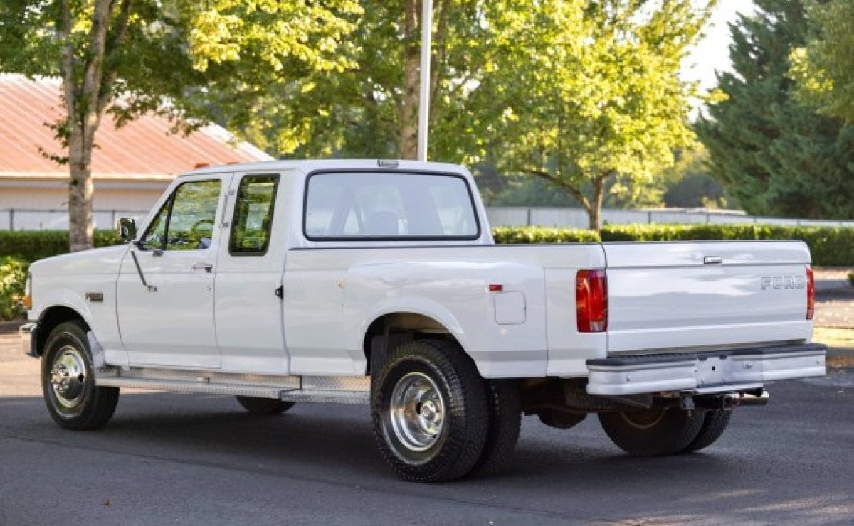 Inesperado hallazgo: Ford F-350 V8 manual de 1993, como nueva y lista para trabajar 3 ford f 350 supercab dually4
