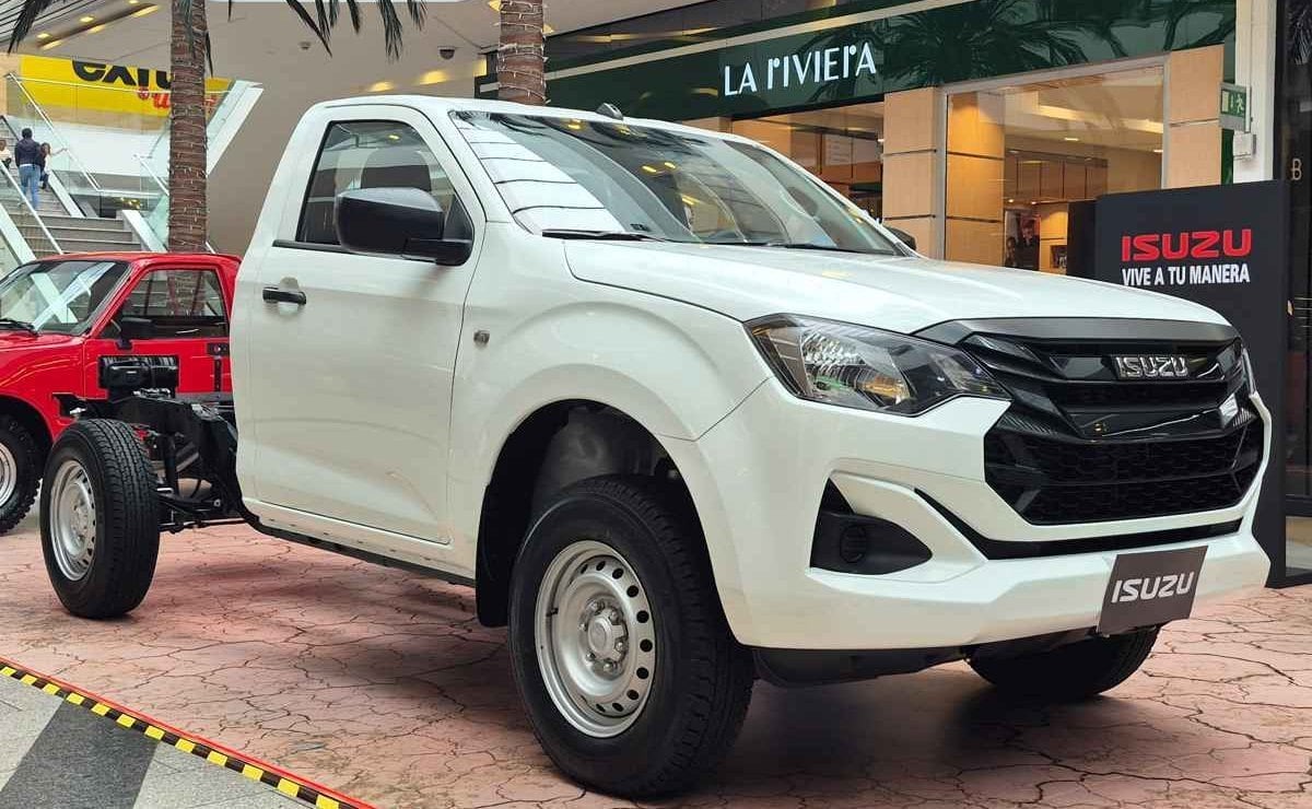 Una pick up japonesa sumó estas versiones de trabajo para competir con Toyota Hilux 2 isuzu d max2 1