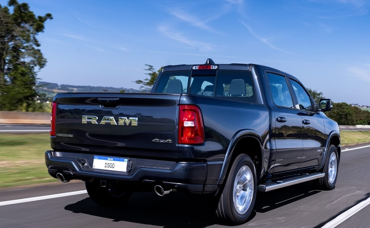 RAM lanzó una versión inédita de la rival de Ford F-150 con 426 CV y capacidades superiores 2 ram 1500 big horn2