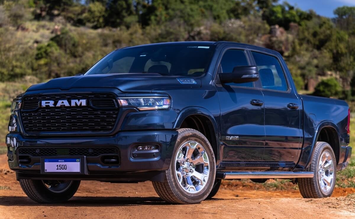RAM lanzó una versión inédita de la rival de Ford F-150 con 426 CV y capacidades superiores 3 ram 1500 big horn3