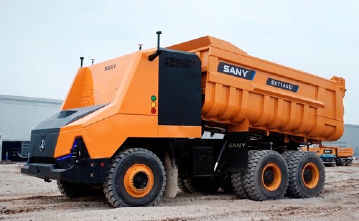 Una marca lanzó un camión eléctrico y colosal: carga 90000 kg, no tiene cabina y es autónomo 1 El nuevo y bestial camión de una marca china